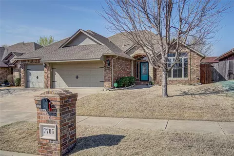 7705 Harold Dr, Yukon, OK 73099