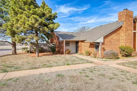 1621 W Country Club Blvd, Elk City, OK 73644