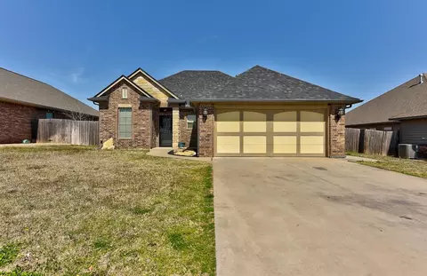 1521 SE 6th St, Moore, OK 73160