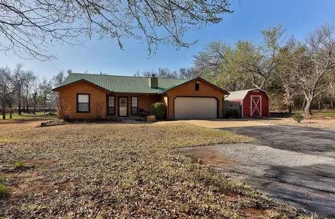 528 Freedom Rd, Edmond, OK 73025