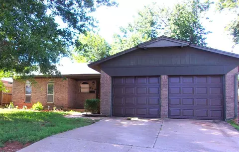 636 Belle Air Ave, Edmond, OK 73013