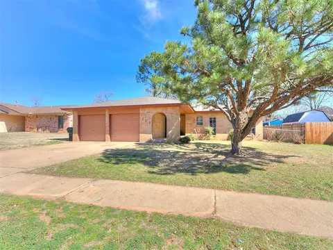 121 Kingsbury Dr, Norman, OK 73072