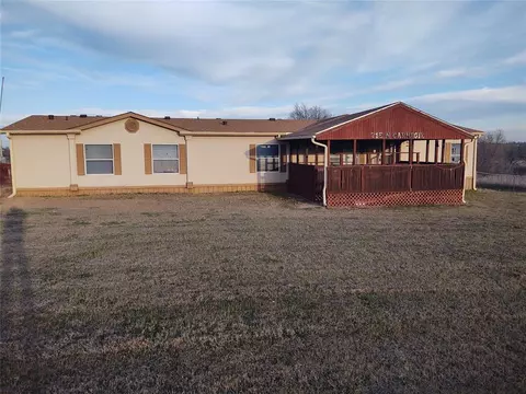 715 N Carnegie St, Carnegie, OK 73015