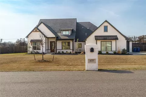 977 Ambivi Cir, Newcastle, OK 73065