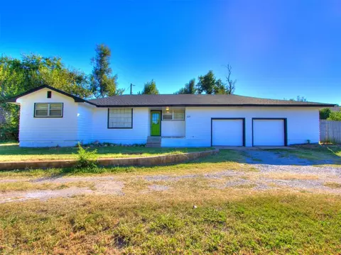 107 S Mitchell Ln, Mustang, OK 73064