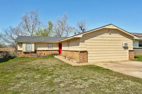 1233 Lauren Ln, Midwest City, OK 73110