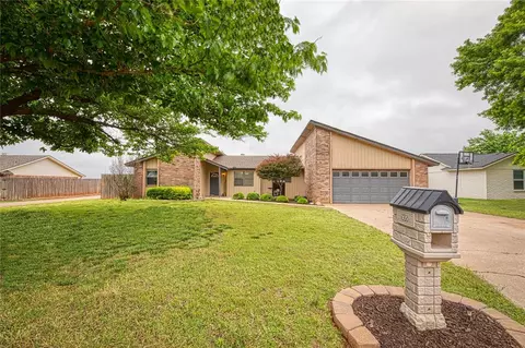 305 Maple St, Elk City, OK 73644