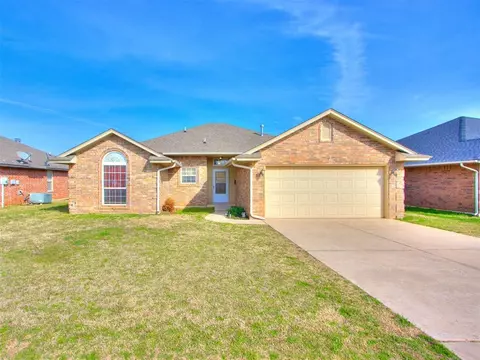 4212 Notting Hill Dr, Moore, OK 73160