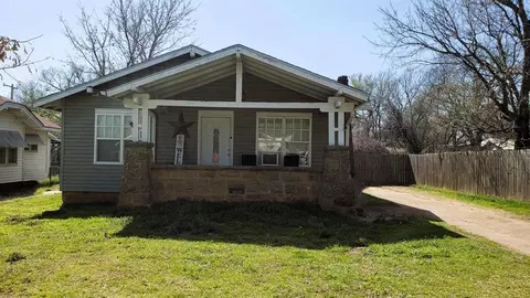 1021 E Main St, Holdenville, OK 74848