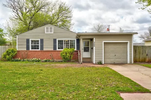208 W 7th St, Edmond, OK 73003