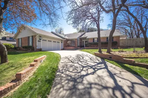 3704 N Coachlight Dr, Edmond, OK 73013