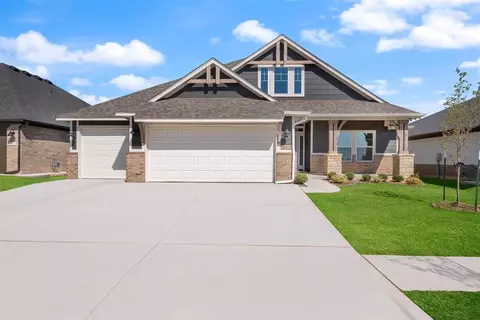 10513 NW 33rd Pl, Yukon, OK 73099
