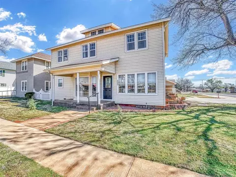 302 N Main St, Elk City, OK 73644