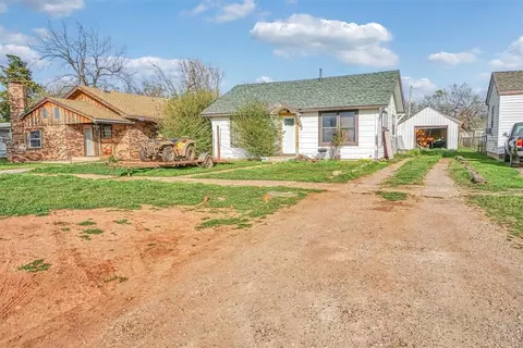 1210 N Crain St, Altus, OK 73521 photo 4