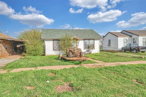 1210 N Crain St, Altus, OK 73521 photo 2