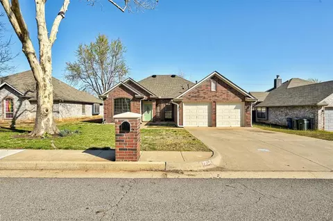 1717 Dena Dr, Edmond, OK 73003