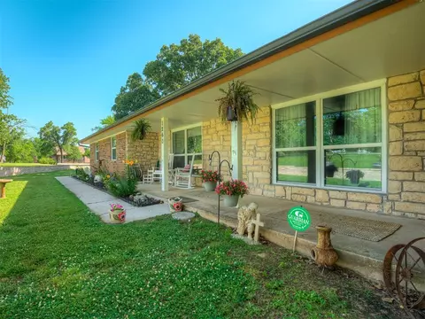 1260 Spring Shadow Dr, Nicoma Park, OK 73066