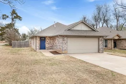 211 E Forster Ln, Mustang, OK 73064