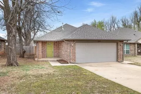 219 E Forster Ln, Mustang, OK 73064