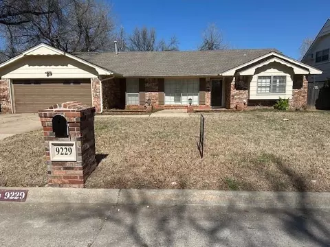 9229 Lansbrook Ln, Oklahoma City, OK 73132
