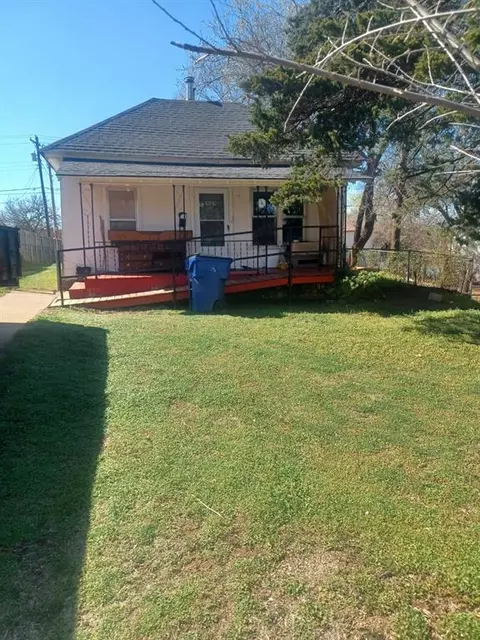 909 N Ash St, Guthrie, OK 73044