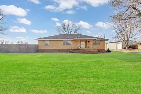 620 N 6th St, Thomas, OK 73669