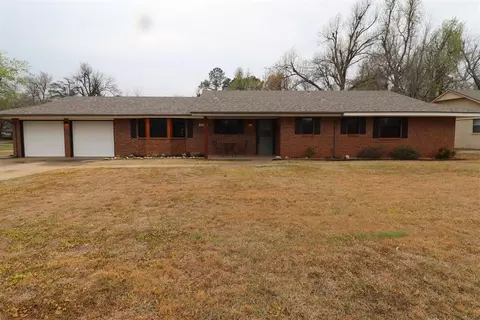 2602 Chateau Dr, Norman, OK 73069