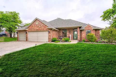 2374 Blue Spruce Dr, Blanchard, OK 73010