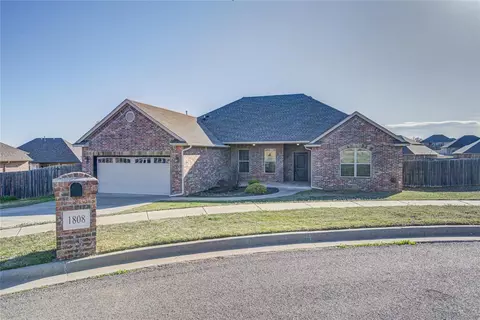 1808 Palomino Dr, Blanchard, OK 73010