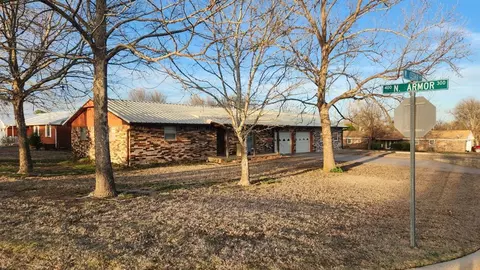 506 W Cedar St, Canton, OK 73724