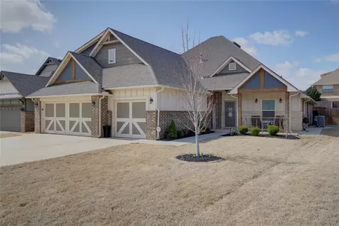 2009 Creek Side Cir, Moore, OK 73160