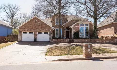 1129 Fox Lake Ln, Edmond, OK 73034