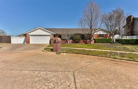 3615 Chatham Ct, Norman, OK 73072