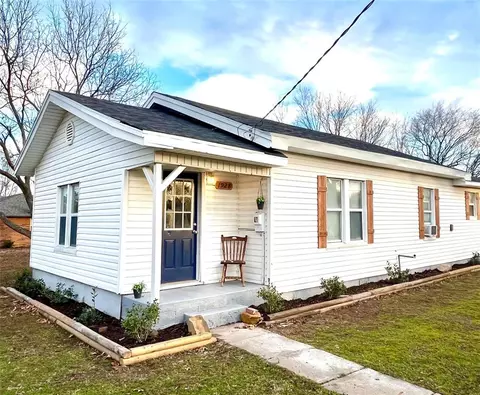 1928 John St, Seminole, OK 74868