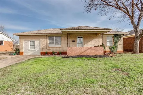 936 W Chickasaw St, Lindsay, OK 73052