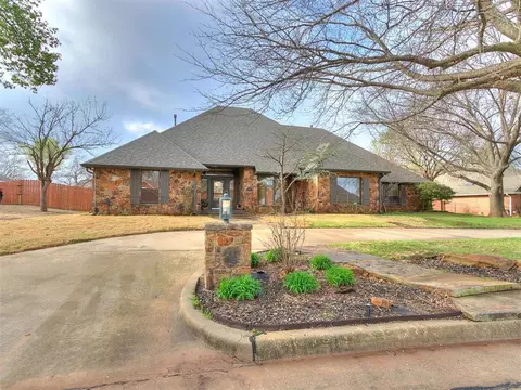 4212 Upper Lake Dr, Norman, OK 73072