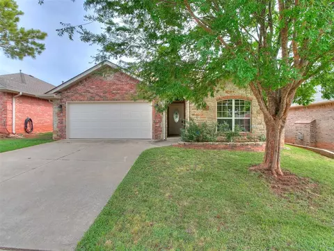 2928 Coach Ct, Norman, OK 73071