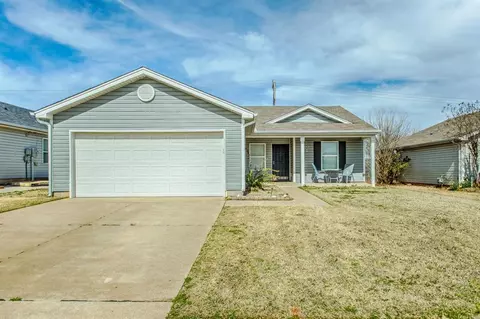 10425 Aberdeen Dr, Yukon, OK 73099