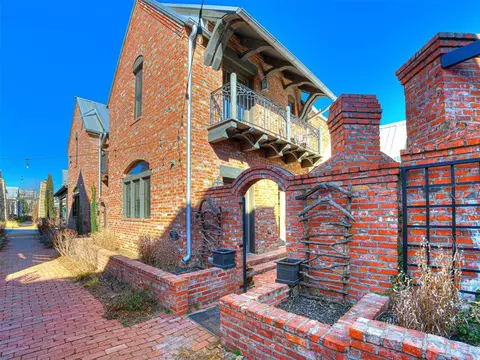 35 Park St #B, Carlton Landing, OK 74432