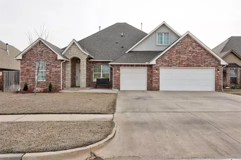 3704 Sendera Lakes Dr, Moore, OK 73160
