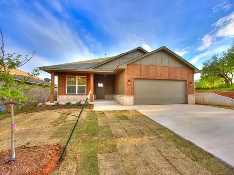 120 W 4th St, Arcadia, OK 73007