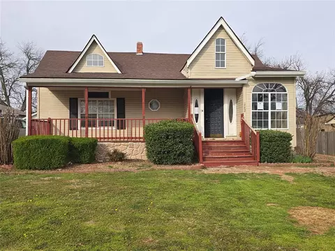 223 S Oak St, Apache, OK 73006