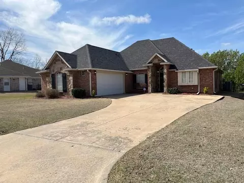 1313 E Lakehurst Dr, Ada, OK 74820