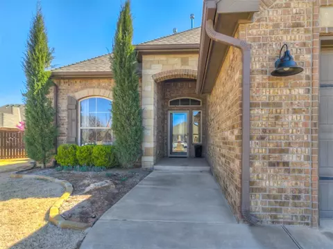 11904 Dornick Cir, Oklahoma City, OK 73162