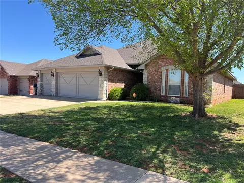13900 Hunter Jackson Dr, Yukon, OK 73099