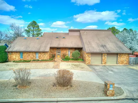 2402 Robinwood Pl, Shawnee, OK 74801