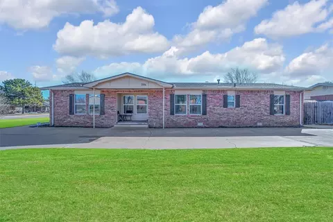 2006 W 7th Pl, Elk City, OK 73644