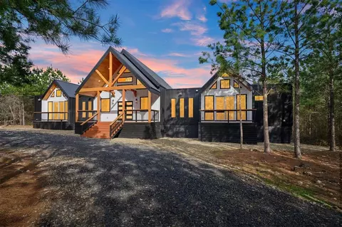 300 Sugarberry Trl, Broken Bow, OK 74728