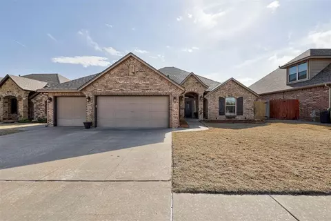 10916 Lansfaire Ln, Oklahoma City, OK 73162