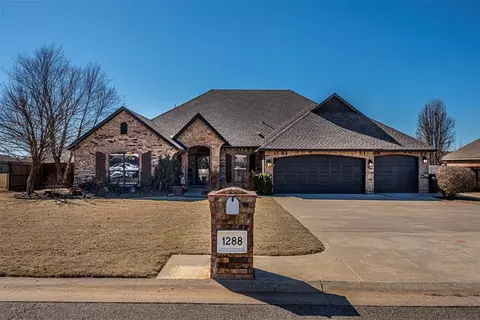 1288 Skyline Blvd, Edmond, OK 73025